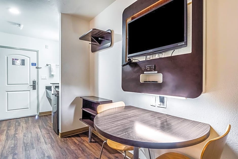 Motel 6 Oceanside Marina