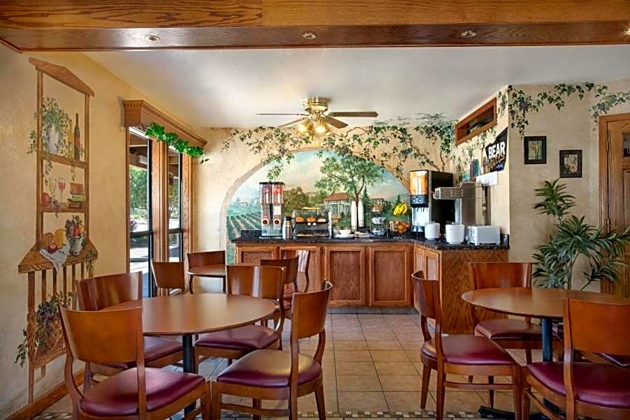 Travelodge by Wyndham Lemoore Near Naval Air Station