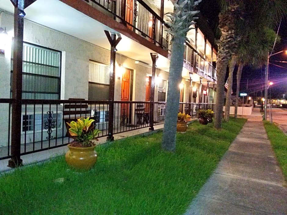 Merida Inn & Suites