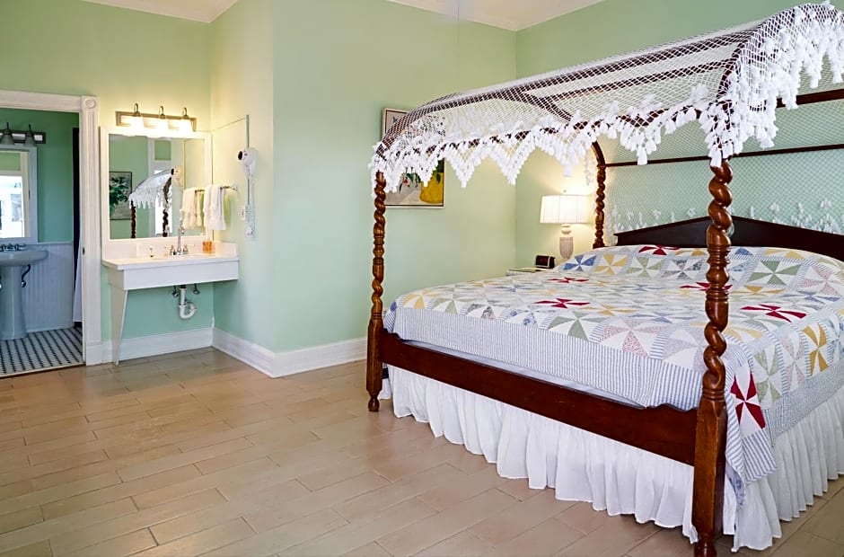 Amsterdam's Curry Mansion Inn