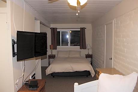 Deluxe Queen Studio