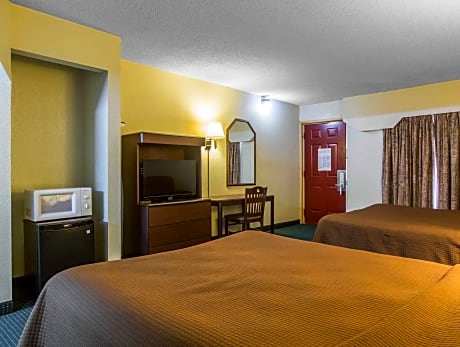 2 Double Beds Smoking