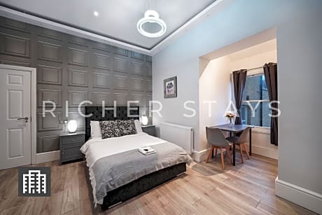 Hackney Suites - En-suite rooms & amenities
