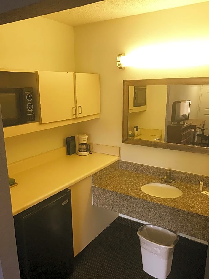 Days Inn & Suites by Wyndham Mobile