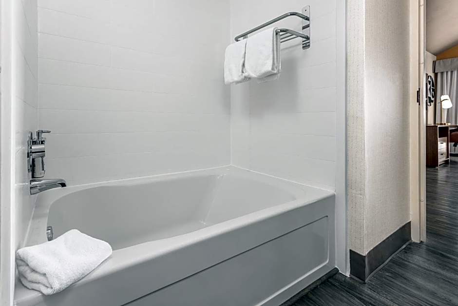 Holiday Inn & Suites Springfield-I-44, an IHG Hotel
