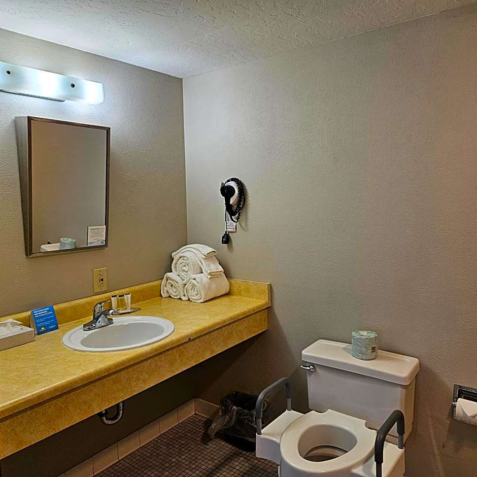 Days Inn and Suites by Wyndham Downtown Missoula-University