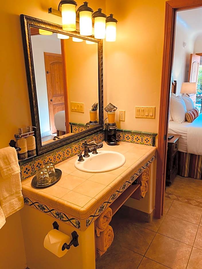 Los Arboles Hotel