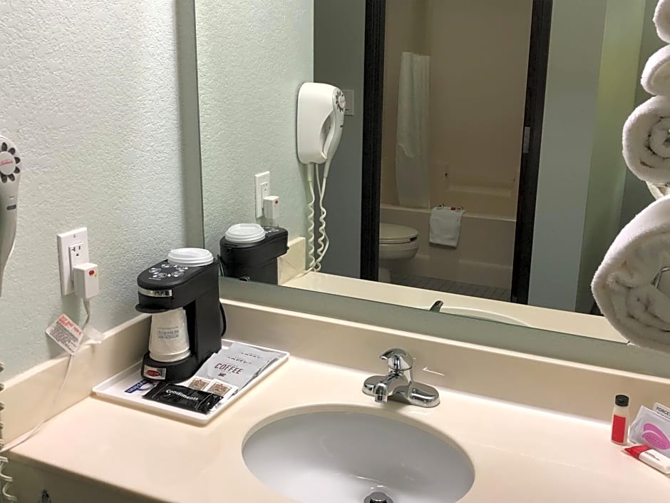 Days Inn by Wyndham Iron Mountain