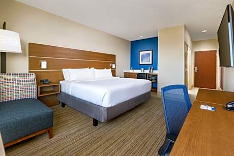 1 King Bed City View