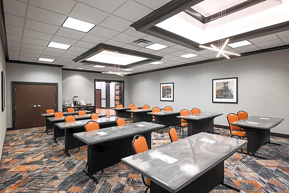 Hampton Inn By Hilton Evansville Airport