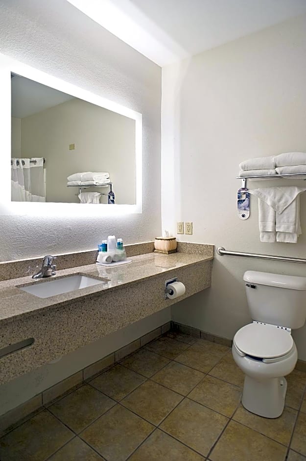 Holiday Inn Express Hotel & Suites Vermillion