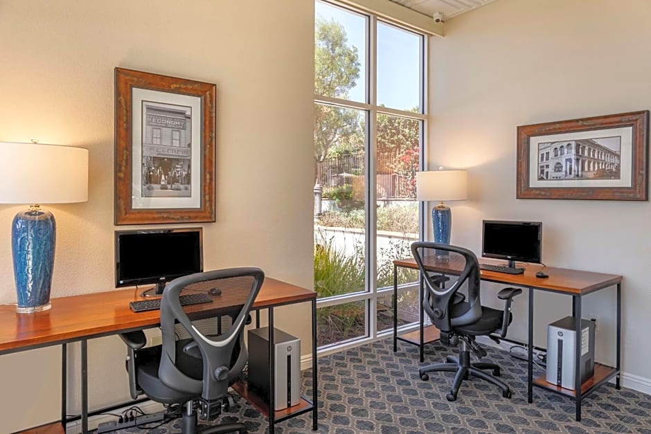Best Western Plus Royal Oak Hotel