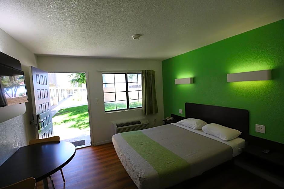 Motel 6-Barstow, CA