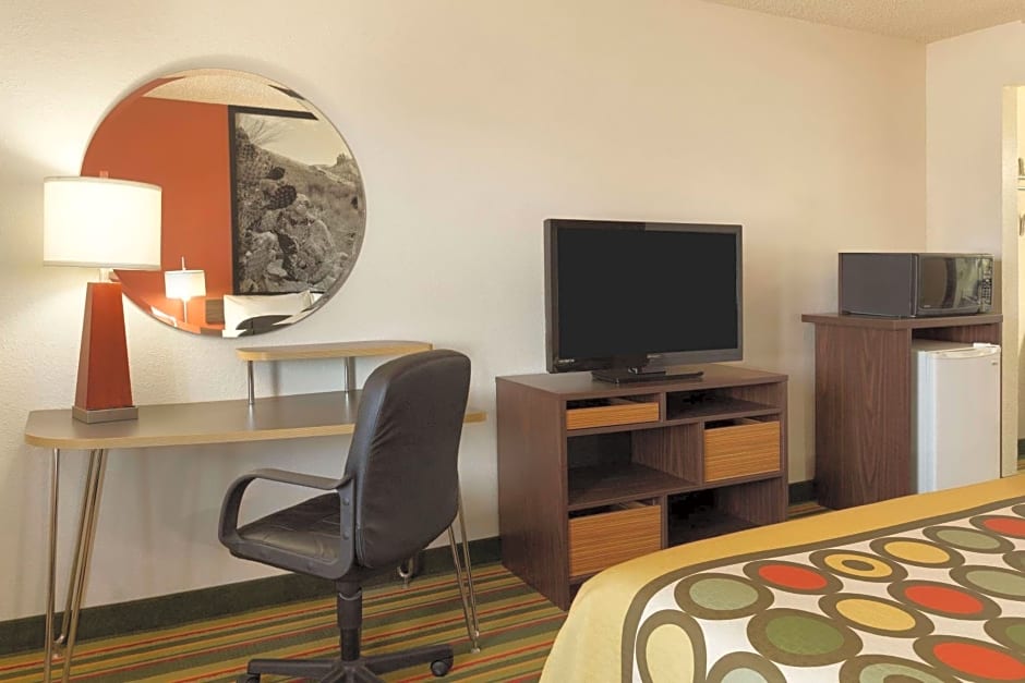 Super 8 by Wyndham Woodward