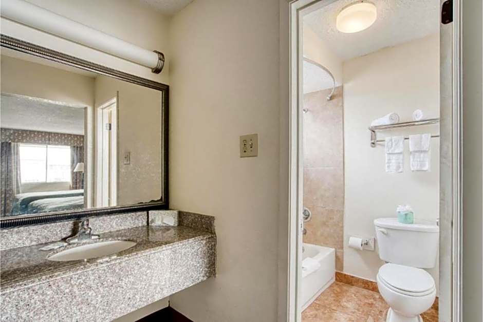 OYO Hotel Alexandria LA- Hwy 165