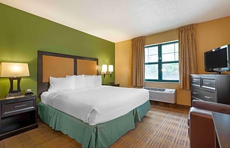 Studio with 1 King Bed - Non-Smoking