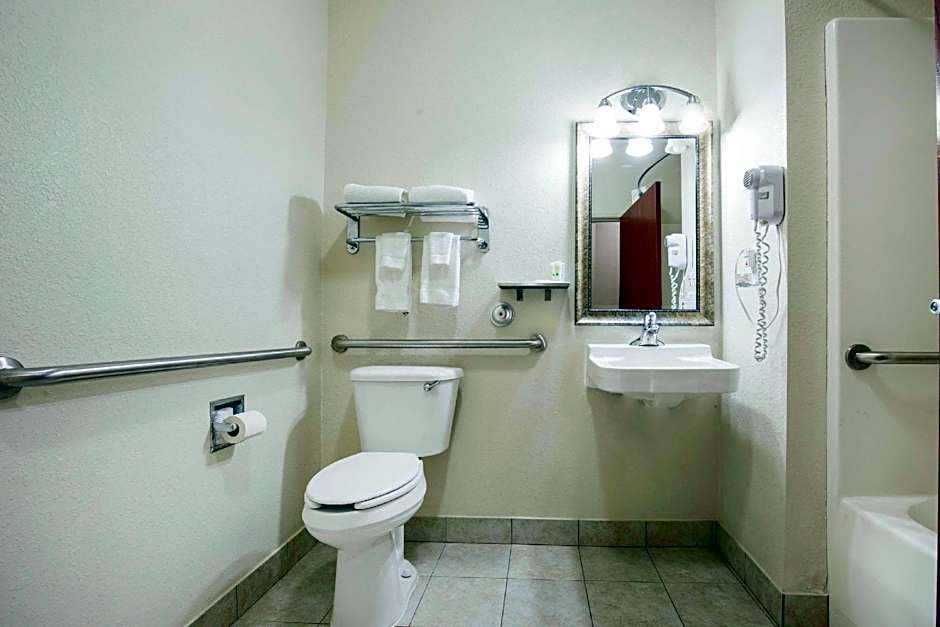 Quality Inn & Suites Arnold