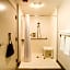 Holiday Inn Express & Suites LINCOLN EAST - WHITE MOUNTAINS