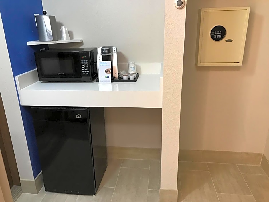 Holiday Inn Express Naples South - I-75