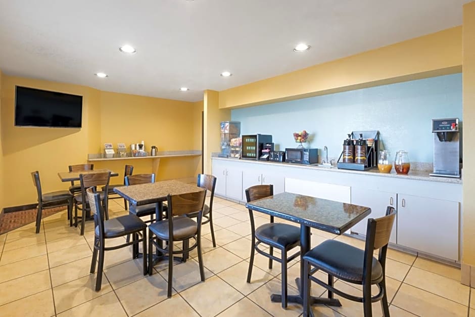 Super 8 by Wyndham Midland