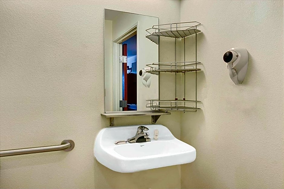 Microtel Inn & Suites By Wyndham Indianapolis Airport