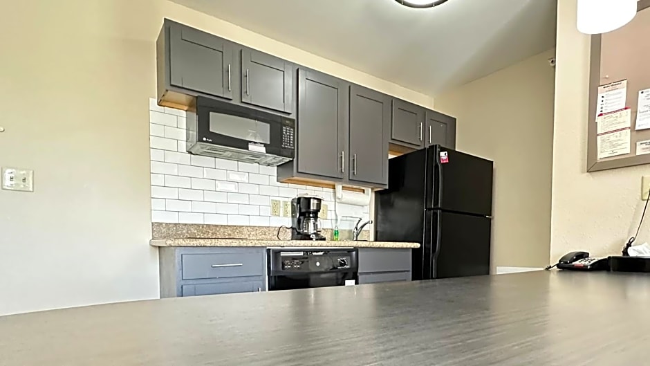 Candlewood Suites South Bend Airport