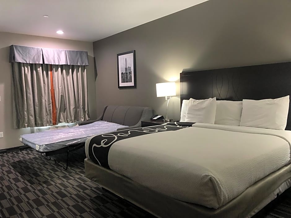 Catoosa Inn & Suites