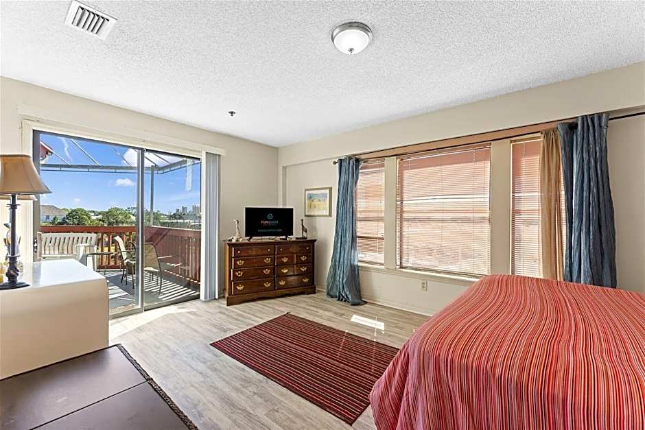 1302b St Thomas Square