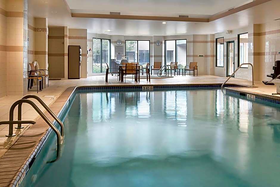 Courtyard by Marriott Jersey City Newport