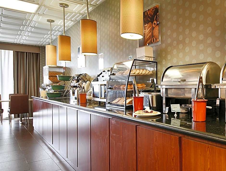 Quality Inn & Suites Charleston