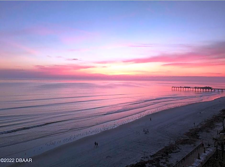 Beach Oasis 704 Lovely Daytona ocean front for 5 sleeps up to 12