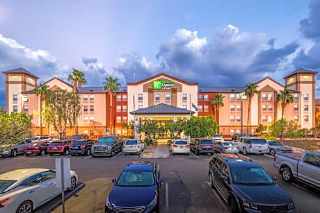 Holiday Inn Express Phoenix-Airport/University Drive By IHG