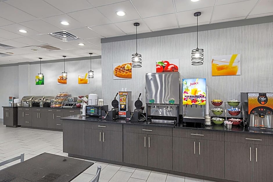 Quality Inn & Suites Greenville - Haywood Mall