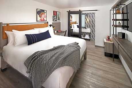 Premium King Room with Pool View