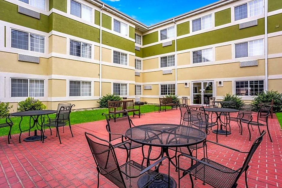 MainStay Suites Cedar Rapids North - Marion