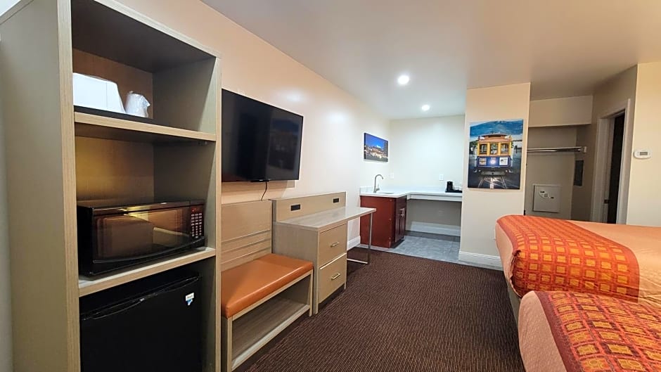 Presidio Parkway Inn