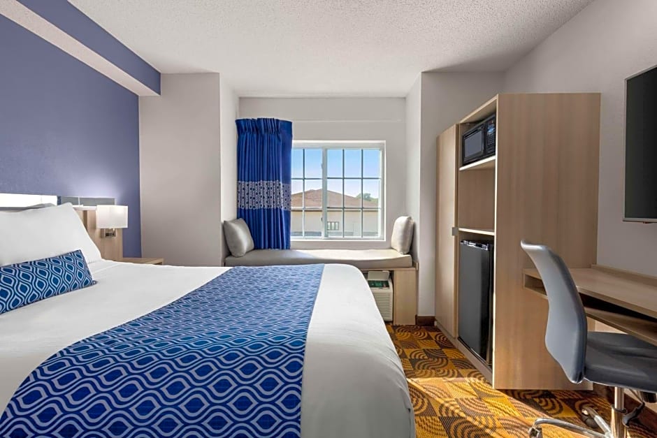 Microtel Inn & Suites By Wyndham Lincoln