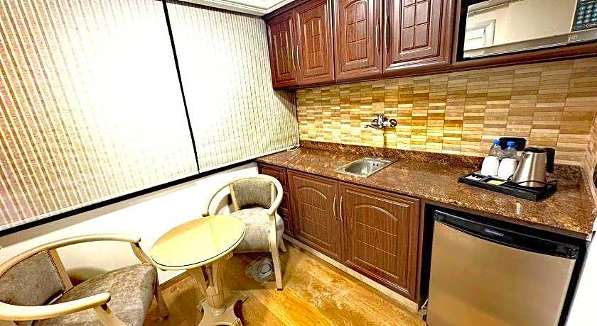 Queens Suite Hotel