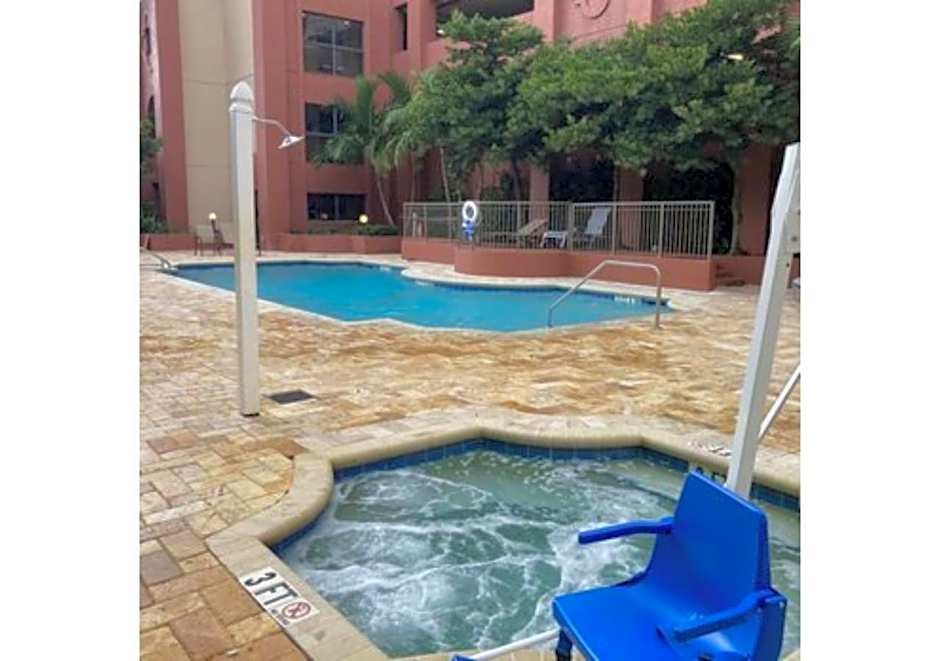 Discover the Charm and the Sea Gardens, an Exceptional Gold Coast Studio Condo Retreat - Special Offer Now!