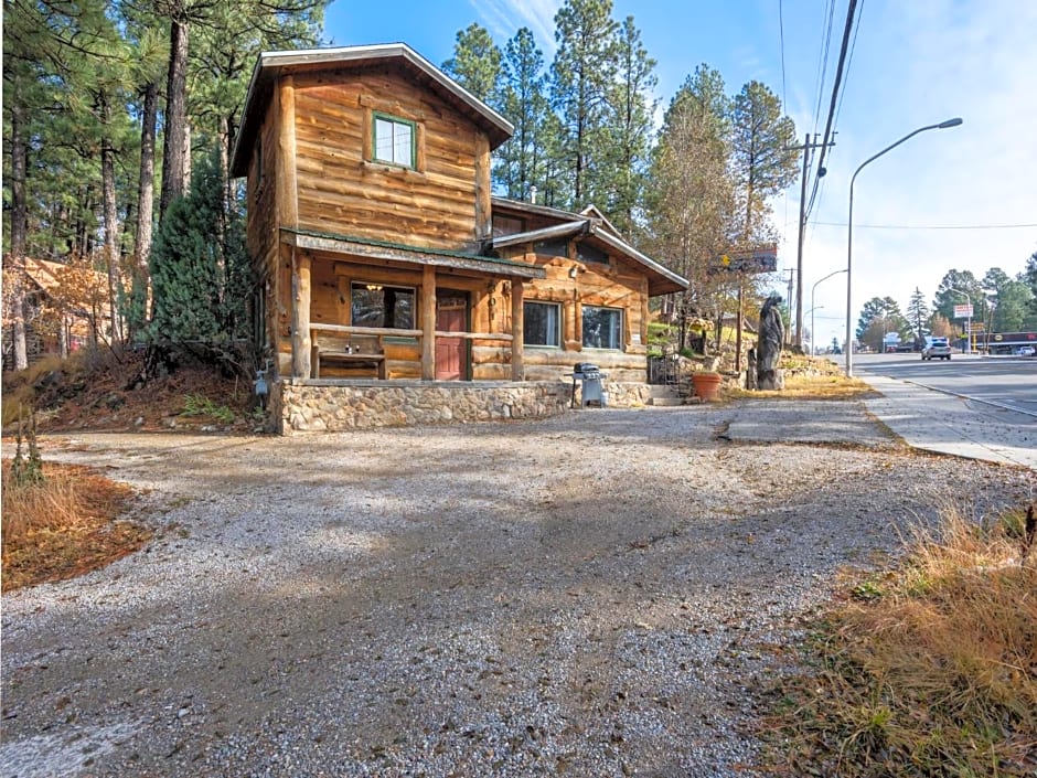Dancing Bear, 2 Bedrooms, Front Porch, Midtown, Sleeps 6