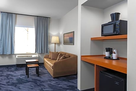 Studio, Multiple Beds (Mobility/Hearing Access, Transf Shwr) (2 Queen Beds and 1 Double Sofa Bed)