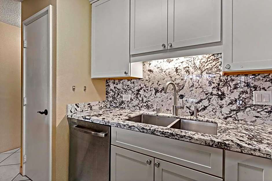 Cozy Condo in Kihei at Kamaole Sands Building 3 Unit 202