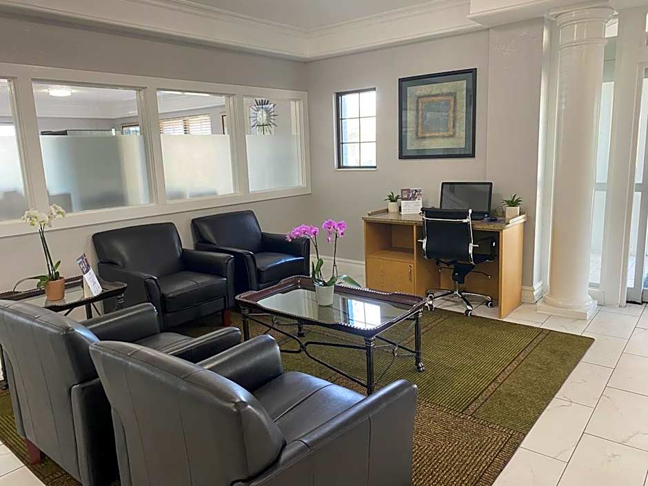 Days Inn & Suites by Wyndham Arlington Heights