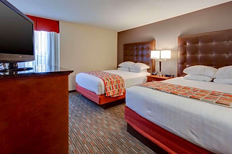 Queen Suite with Sofa Bed - Accessible, Tub