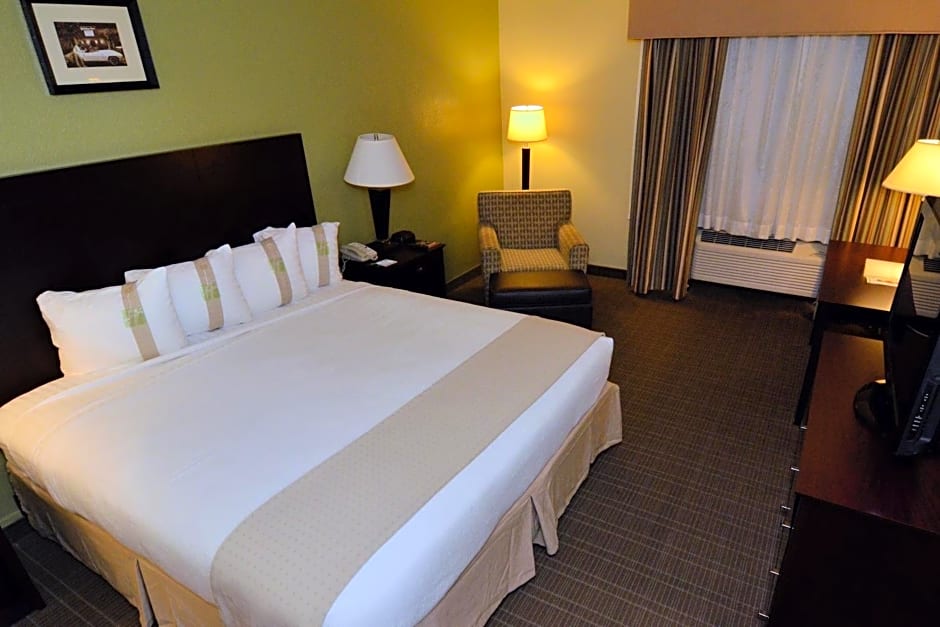 Holiday Inn Edison at Midtown
