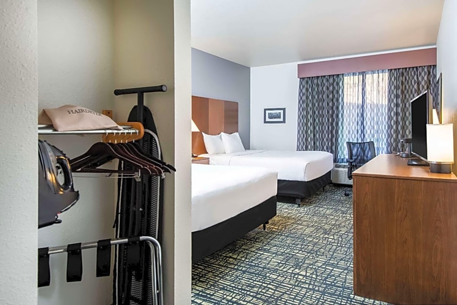 La Quinta Inn & Suites by Wyndham Morgantown