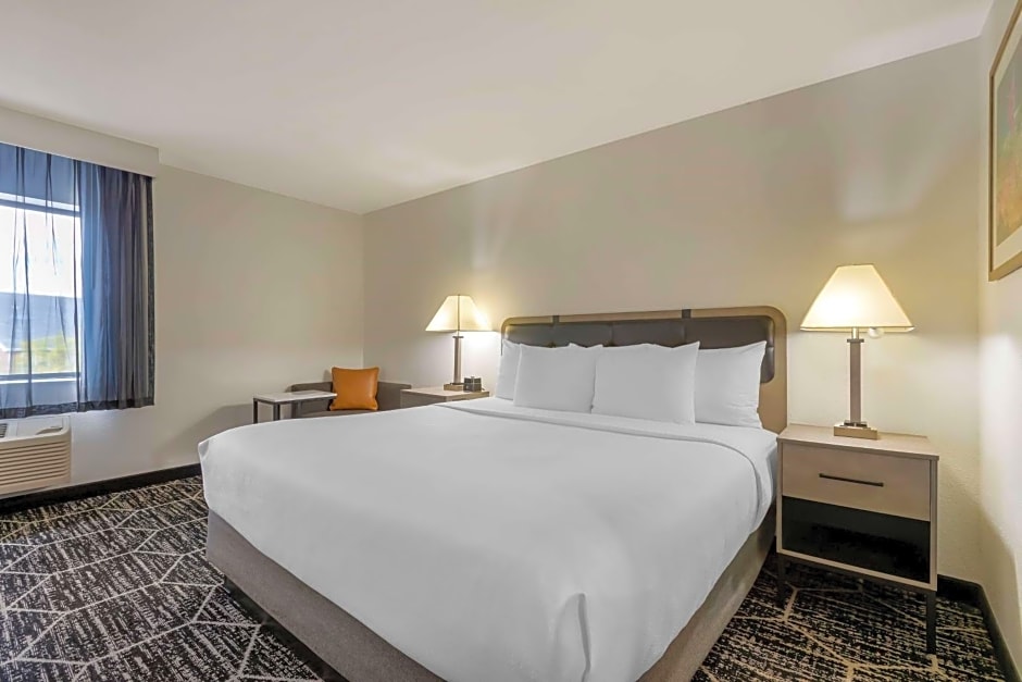 La Quinta Inn & Suites by Wyndham Des Moines West Clive