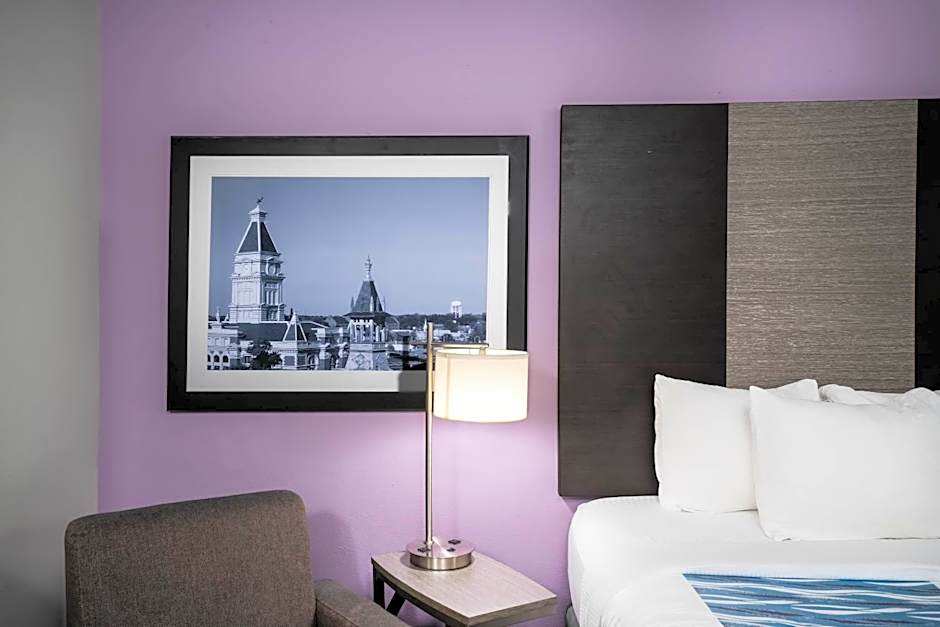 La Quinta Inn & Suites by Wyndham Clarksville
