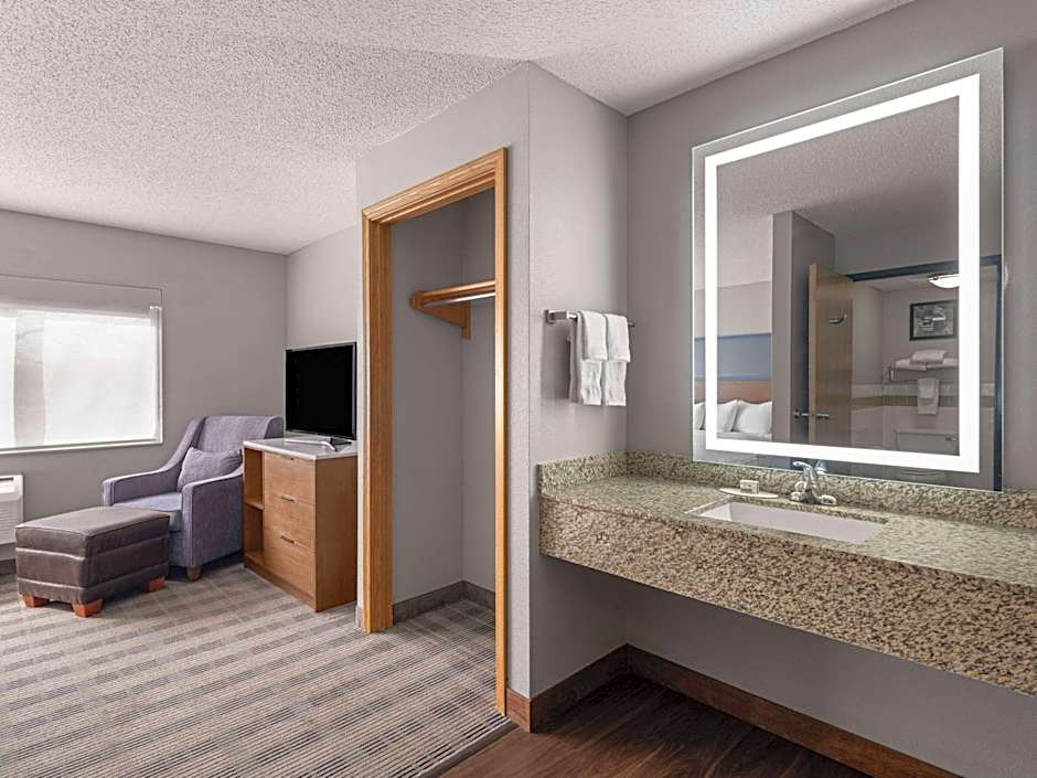 AmericInn by Wyndham Shakopee Near Canterbury Park
