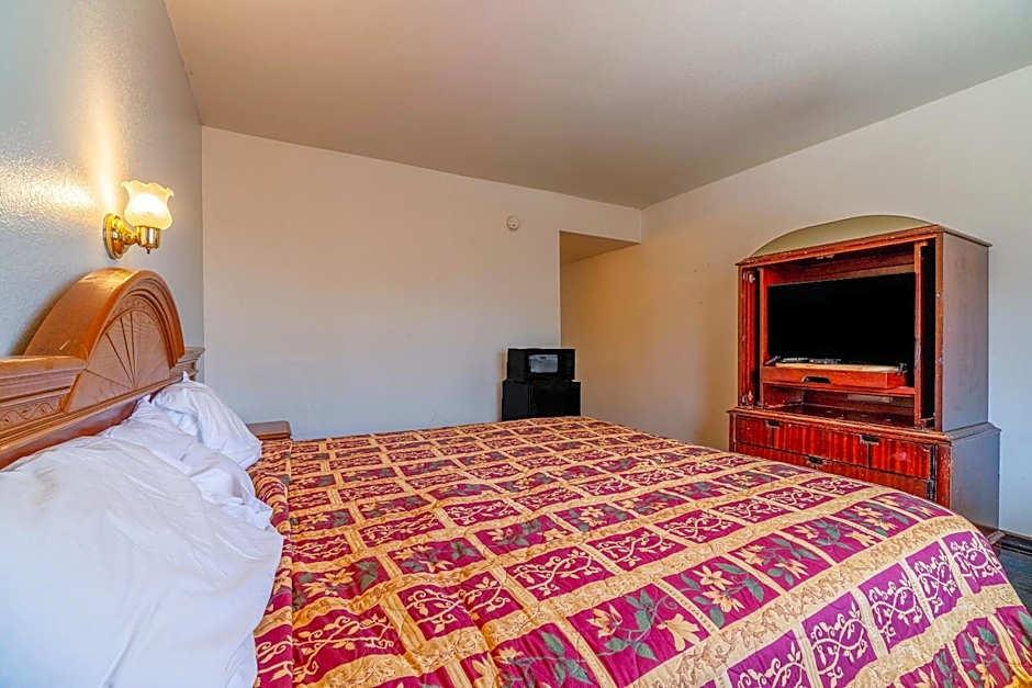 Castle Inn & Suites By OYO Chickasha